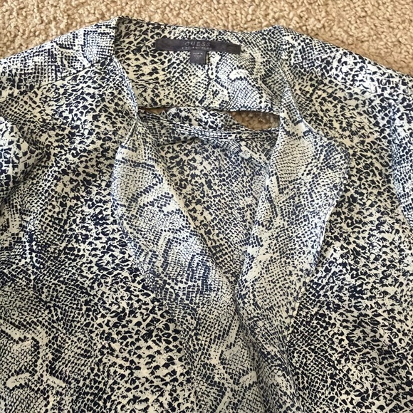 Snake skin patterned Guess blouse - Picture 2 of 4